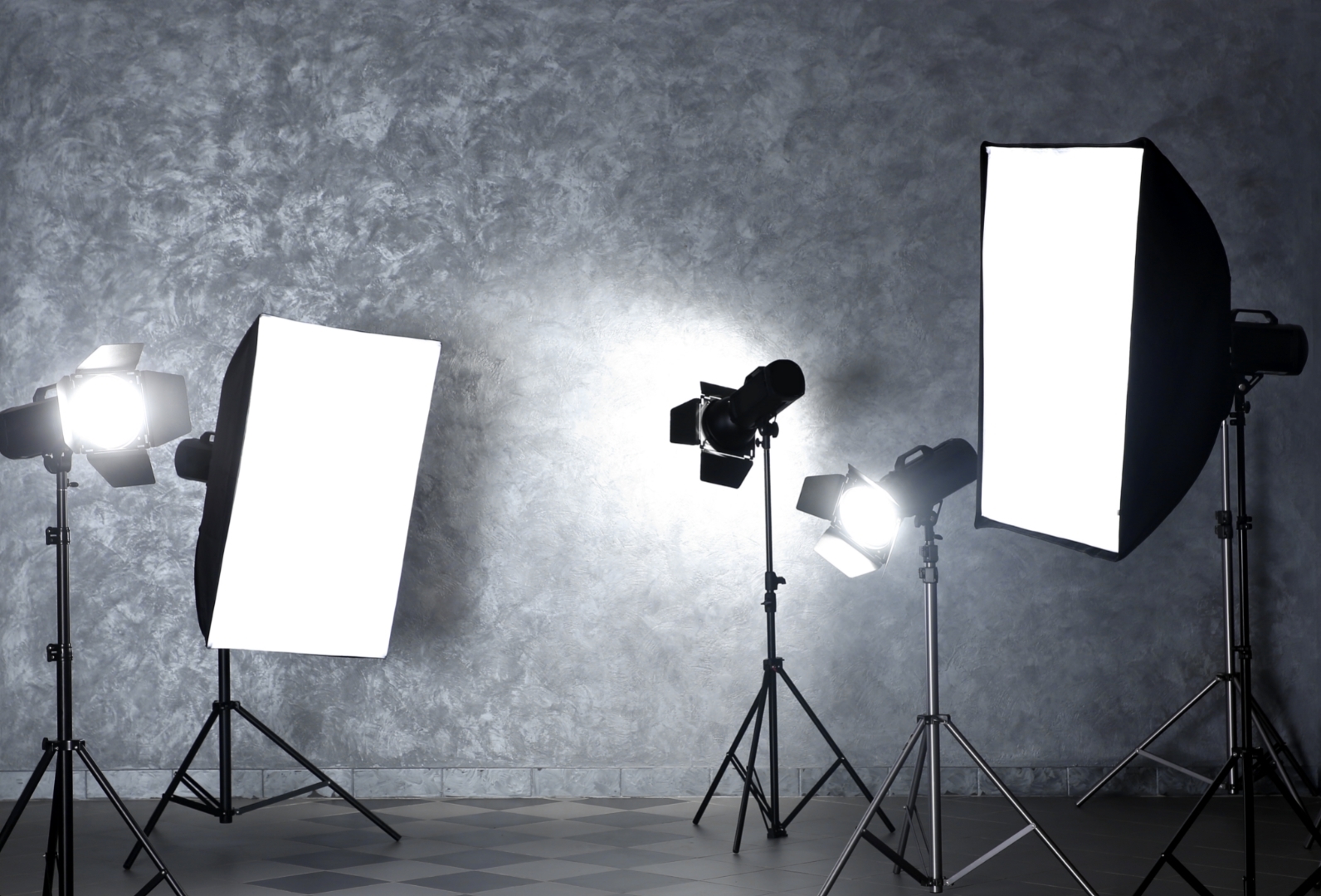 PHOTOGRAPHY STUDIO FACILITIES