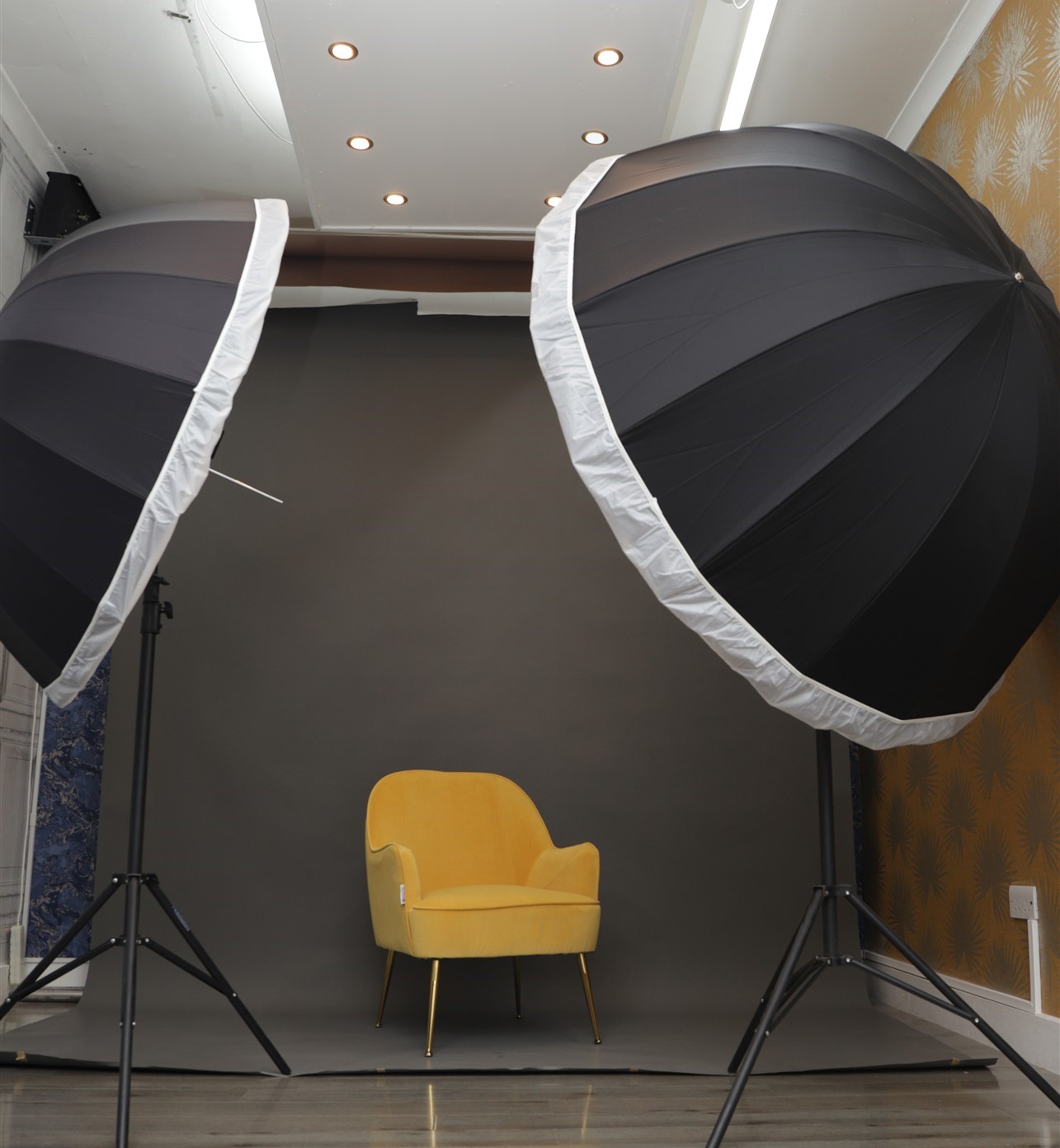 PHOTOGRAPHY STUDIO FACILITIES